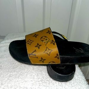 Cute brown LV slides